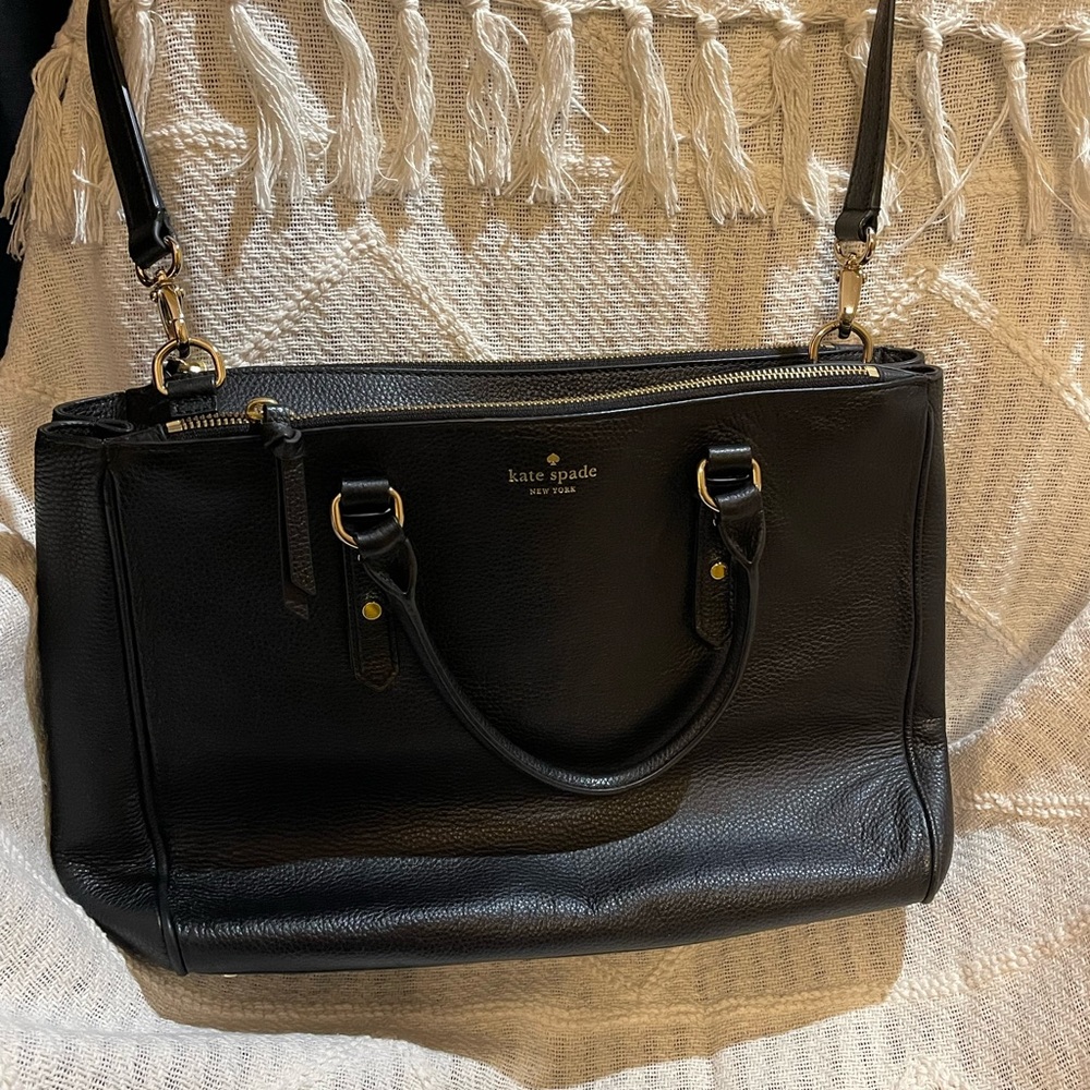 Kate Spade black leather should bag. Zippered outer pockets.